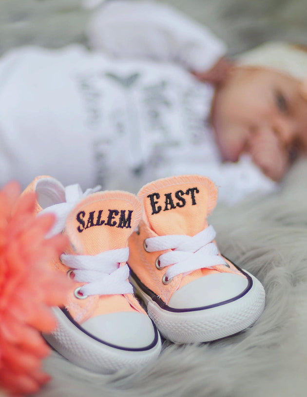 Embroidered baby Converse. Personalized Converse for Toddlers. Flower Girl Converse. Baby Shoes, Personalized toddler shoes.