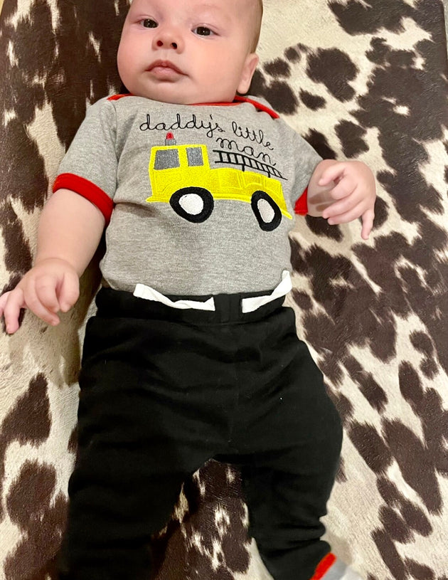 Daddy's Little Man / Boy Onesie / Personalized Boy Tee / Boy Clothes / Baby Clothes / Firetruck Outfit