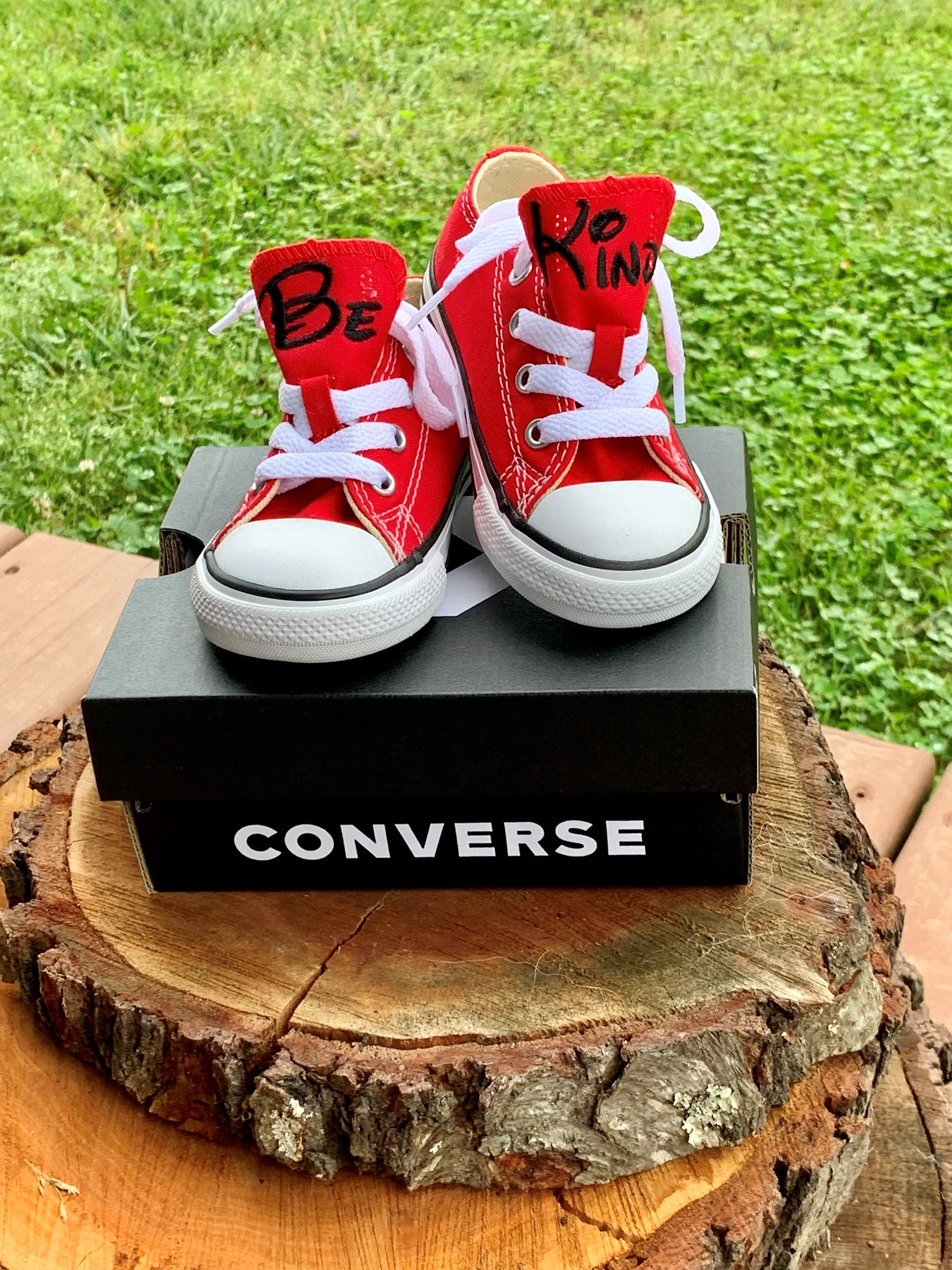 Embroidered baby Converse. Personalized Converse for Toddlers. Flower Girl Converse. Baby Shoes, Personalized toddler shoes.